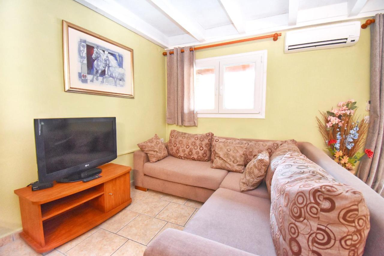 Mike'S Apartments Agios Gordios  Dış mekan fotoğraf